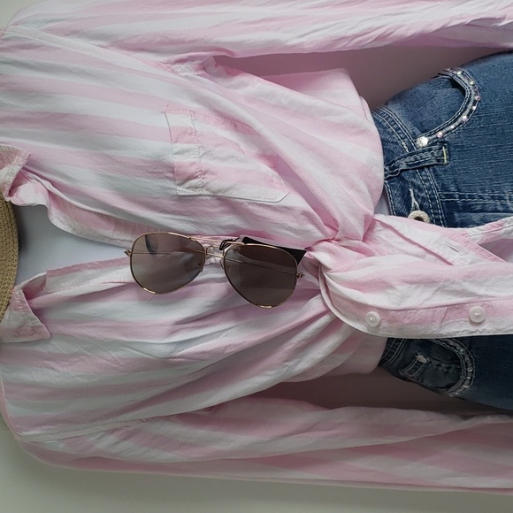 Beachlunchlounge stripped vneck button down - Picture 4 of 14